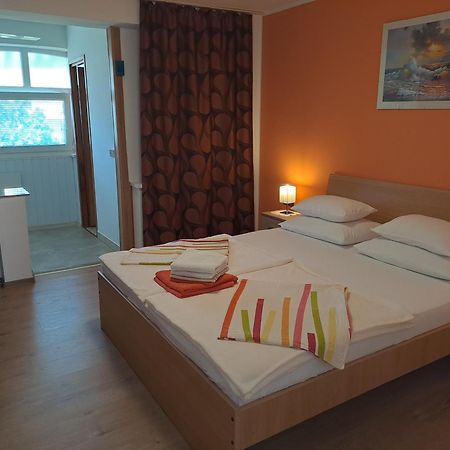 קרק Studio Apartments Maslinik מראה חיצוני תמונה
