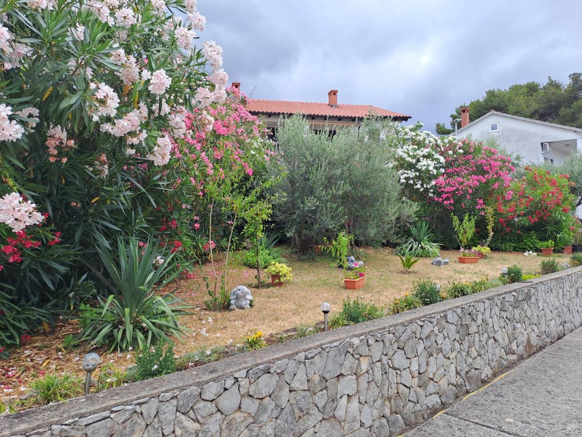 קרק Studio Apartments Maslinik מראה חיצוני תמונה