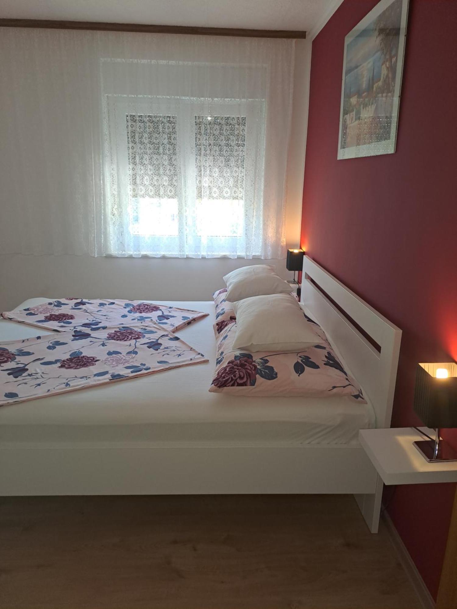 קרק Studio Apartments Maslinik מראה חיצוני תמונה