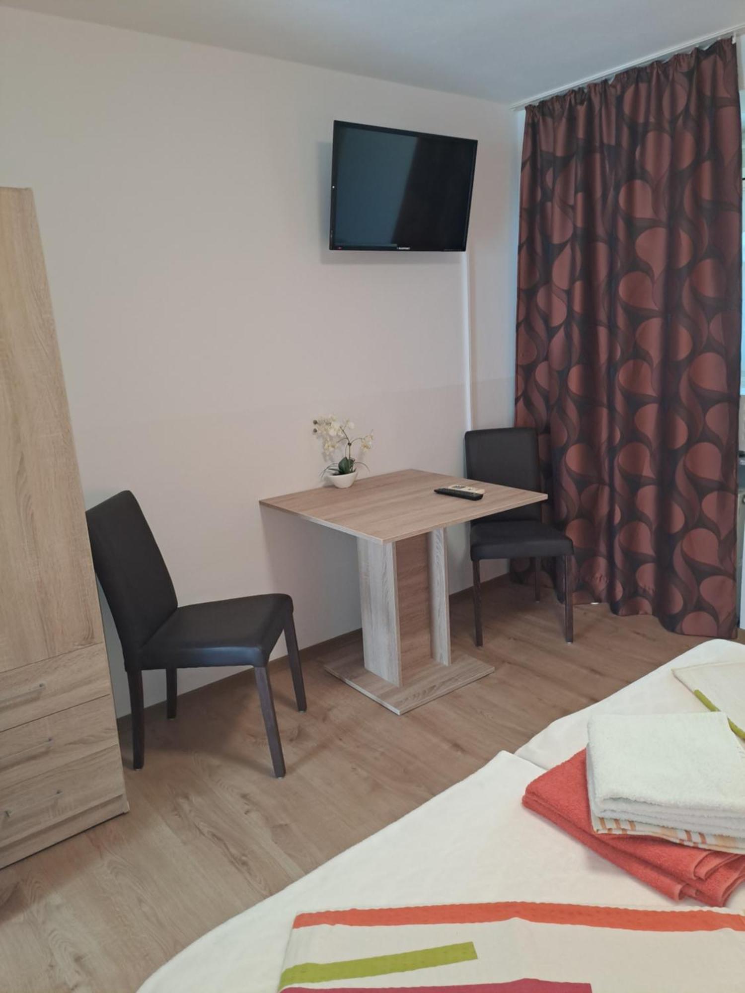 קרק Studio Apartments Maslinik מראה חיצוני תמונה