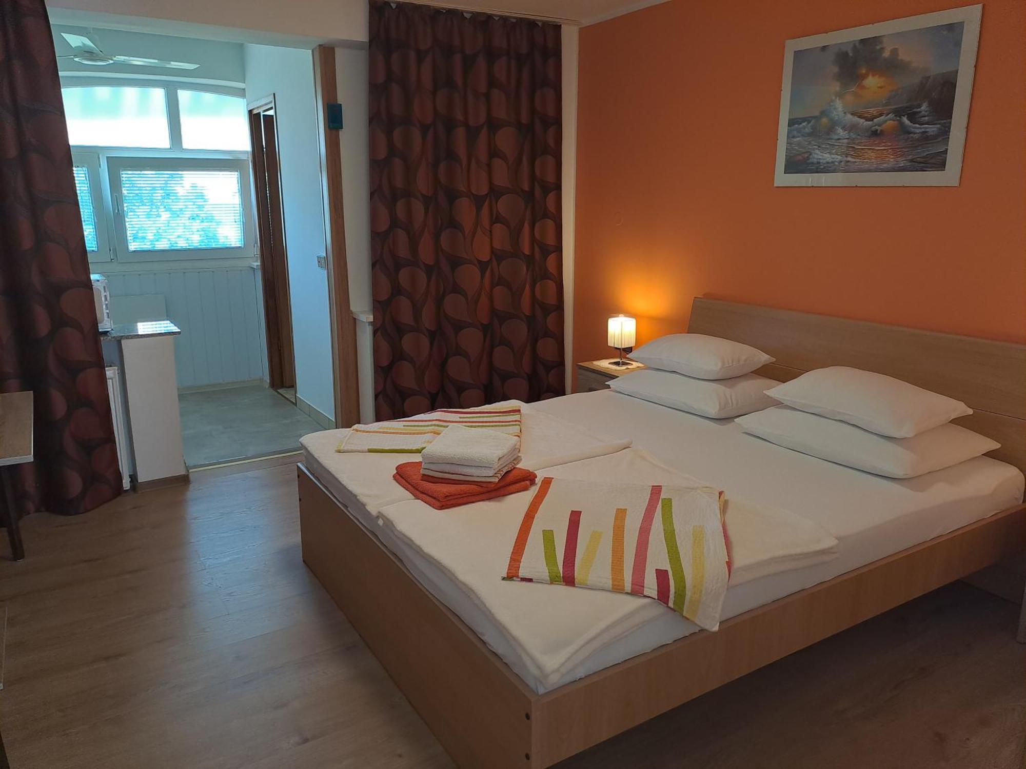 קרק Studio Apartments Maslinik מראה חיצוני תמונה
